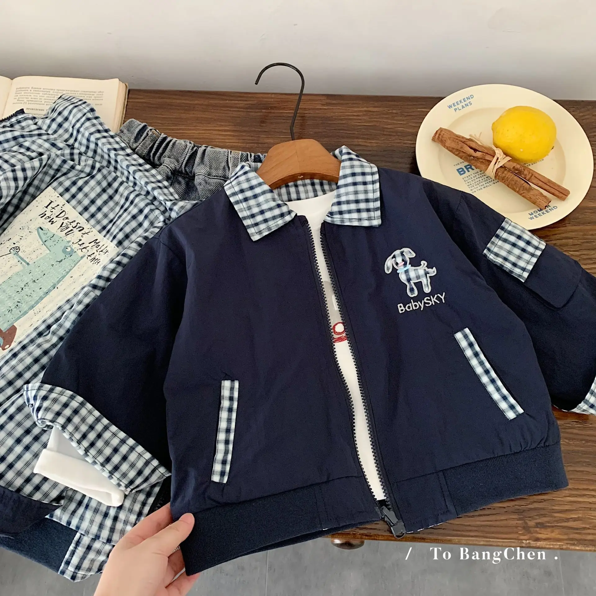 

Осенняя куртка для маленьких мальчиков от 2 до 8 лет, корейская куртка с отложным воротником и длинными рукавами для маленьких мальчиков, куртка на молнии в клетку, детское пальто для мальчиков