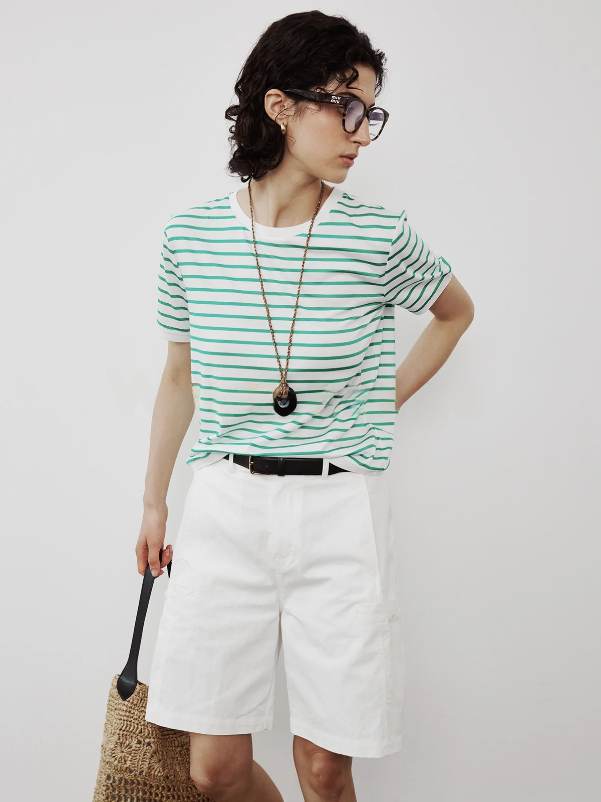 

Летняя футболка с полосками и буквенным принтом, круглый вырез, короткий рукав, свободный крой, базовая модель, эластичная, женская, повседневная, из смеси хлопка и полиэстера.