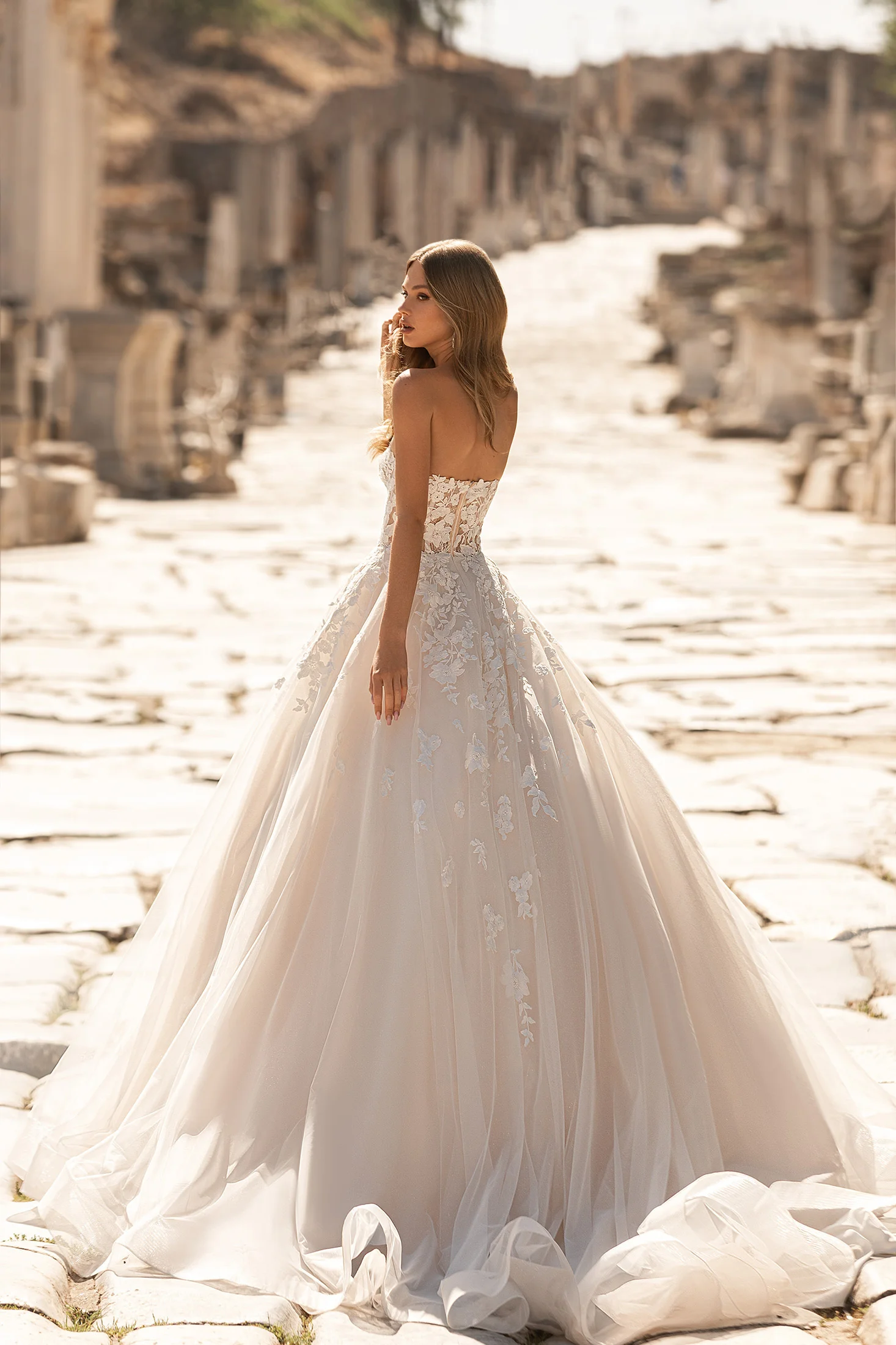 Floral Lace Strapless Brides Wedding Dresses Modern Beach Sweetheart A-line Backless Ruched Long Gown Elegant Ivory Bridal Dress