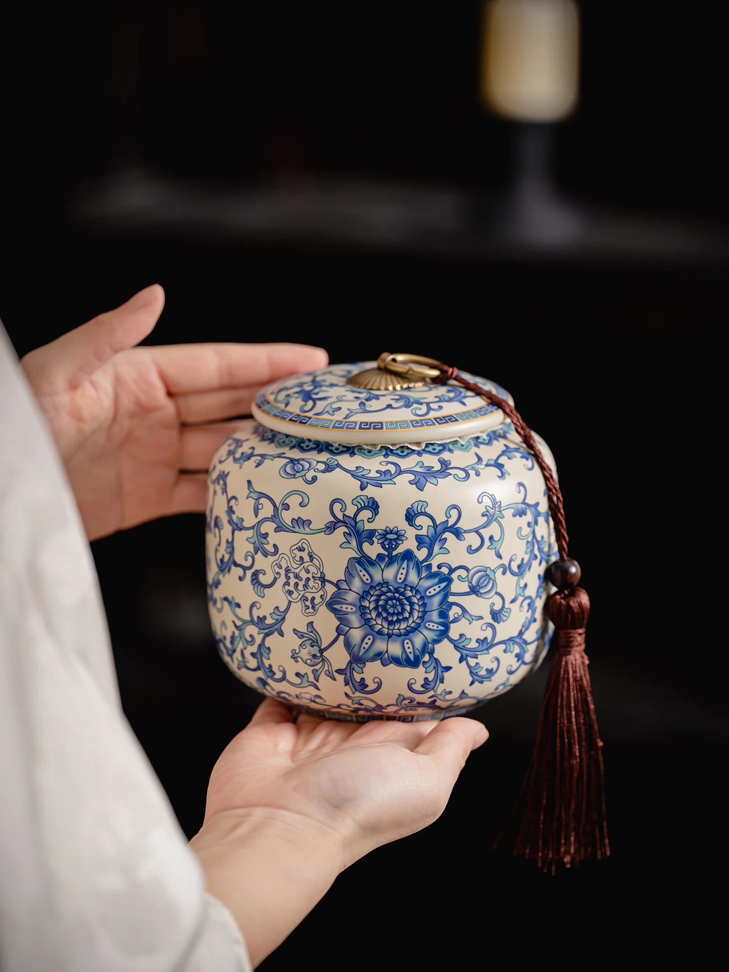 

Blue And White Ceramic Tea Canister Large Size Sealed Storage Jar for Tea Preservation Home Use High End Gift Boxed Vintage S...