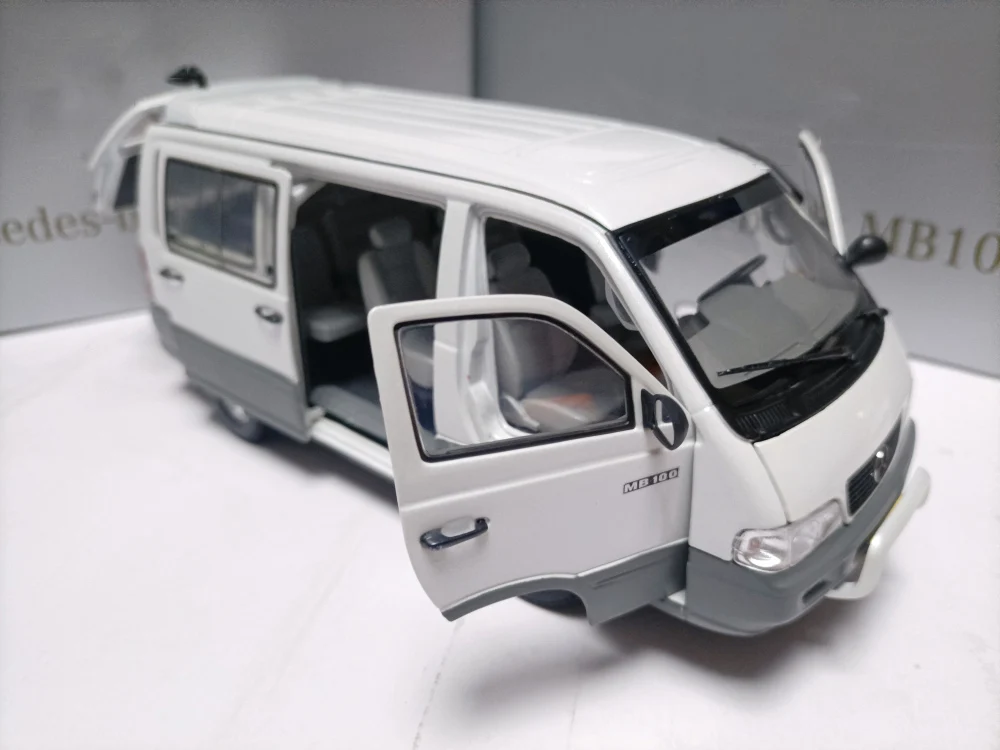 1:24 Scale Diecast Alloy MB100 Business Nanny Van Car Model Classic Nostalgia Adult Collection Toys Souvenir Gift Static Display
