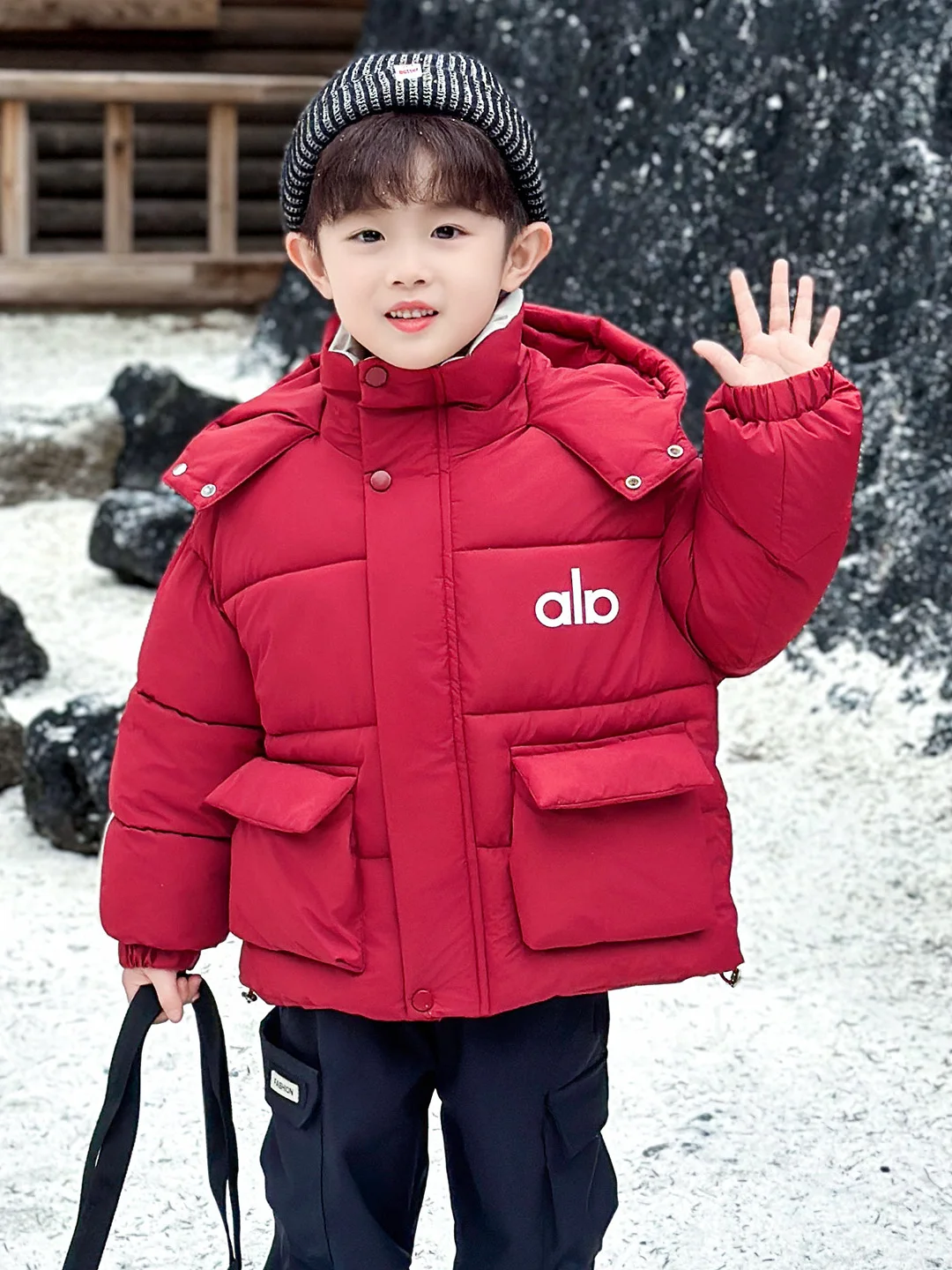 

Thiened Cotton Jaet for Boys in Bla And Red with Hood Winter Coat Youth Faionable Warm Long Sve Zipper Closure Coat