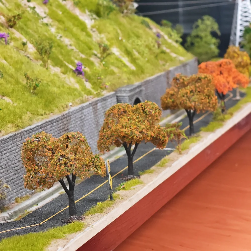 Miniaturmodellbaum mit abnehmbarem Sockel, verstellbarem Winkel, DIY-Landschaftsbild-Baum für Dioramen, Modelleisenbahnanlagen. – Detail 2