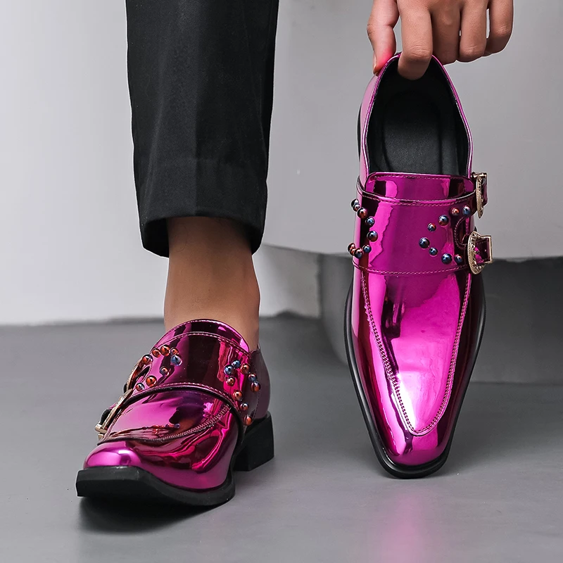 

Роскошные дизайнерские туфли с острым застежкой-монах для мужчин, розовые, красные, золотые повседневные лоферы, официальная модельная обувь, Zapatos Hombre