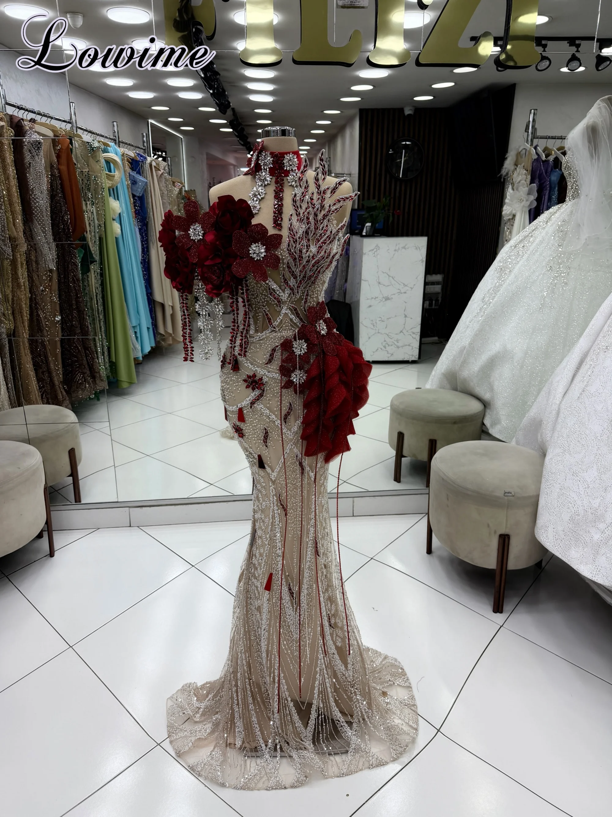 2027 New Fashion Evening Dresses With Crystals Halter Sparkling Celebrity Dresses Elegant Coutures Robes De Soirée Customized