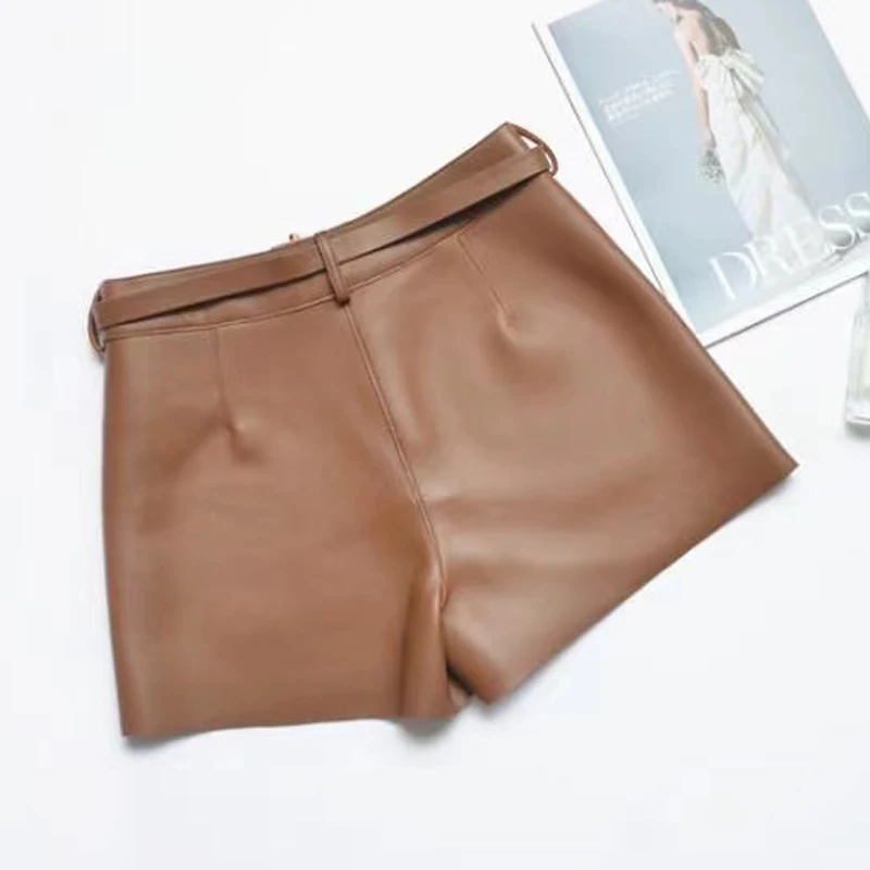 Pantalones cortos de piel de oveja auténtica para mujer, Shorts informales, versátiles, con cinturón blanco, novedad de 2024