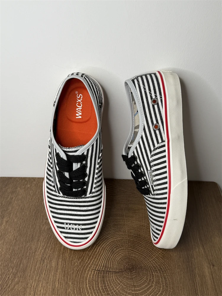 

2025 г., черно-белые полосатые универсальные повседневные туфли в стиле ретро с низким берцем, пара универсальных туфель