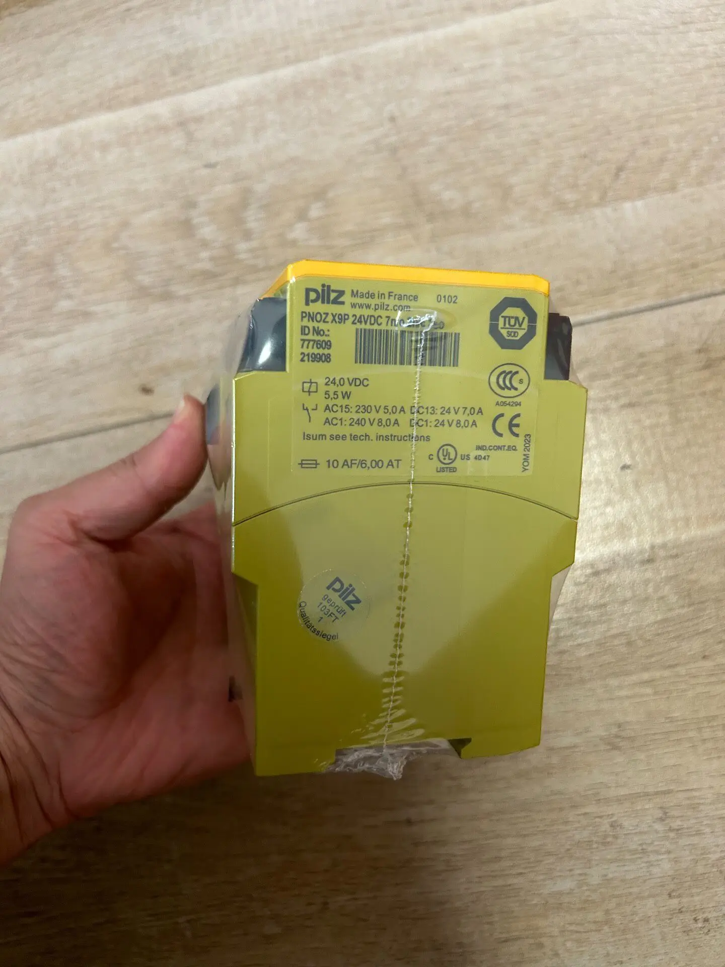 Pilz safety relay X9P 777609 in Stock