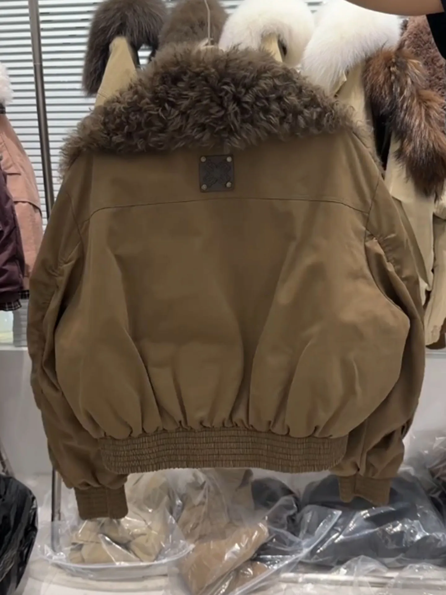 Barn Brown ort Thiened Jaet de plumón para mujer 2025 invierno nuevo Sle cuello de piel de alta calidez viaje Sle fibra de poliéster