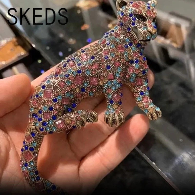 SKEDS Große Größe Persönlichkeit Männer Pins Vintage Strass Leopard Brosche Dominierenden Tier Corsage Kleidung Zubehör Abzeichen