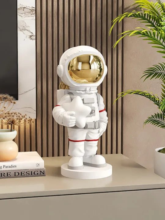 

Light luxury astronaut ornament desktop decoration home soft decoration