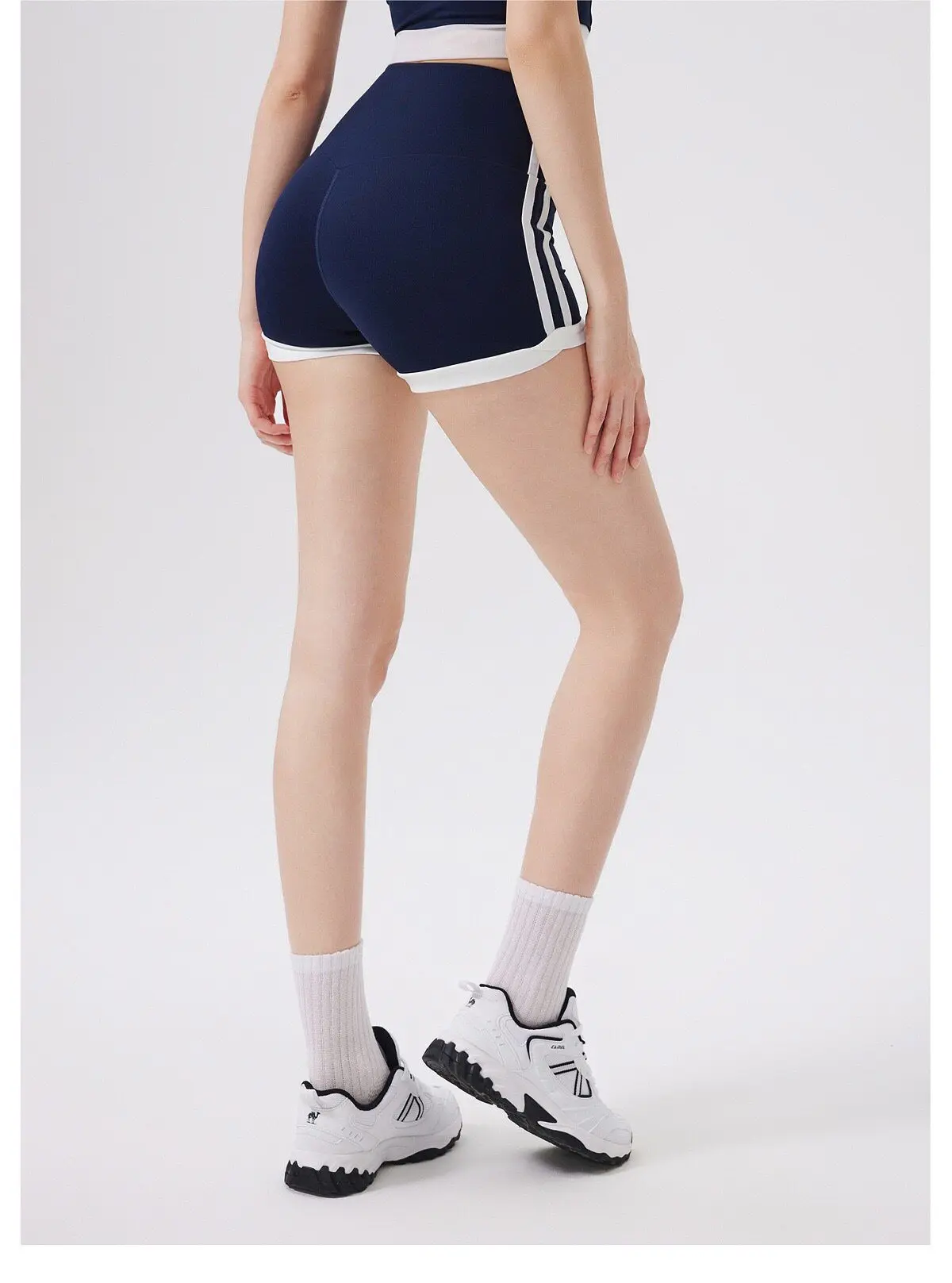 Kontrastfarbene Hochgeschnittene Pfirsichfarbene Hüftformende Hotpants Sportshorts für Damen zum Laufen, Fitness und Yoga – Detail 13