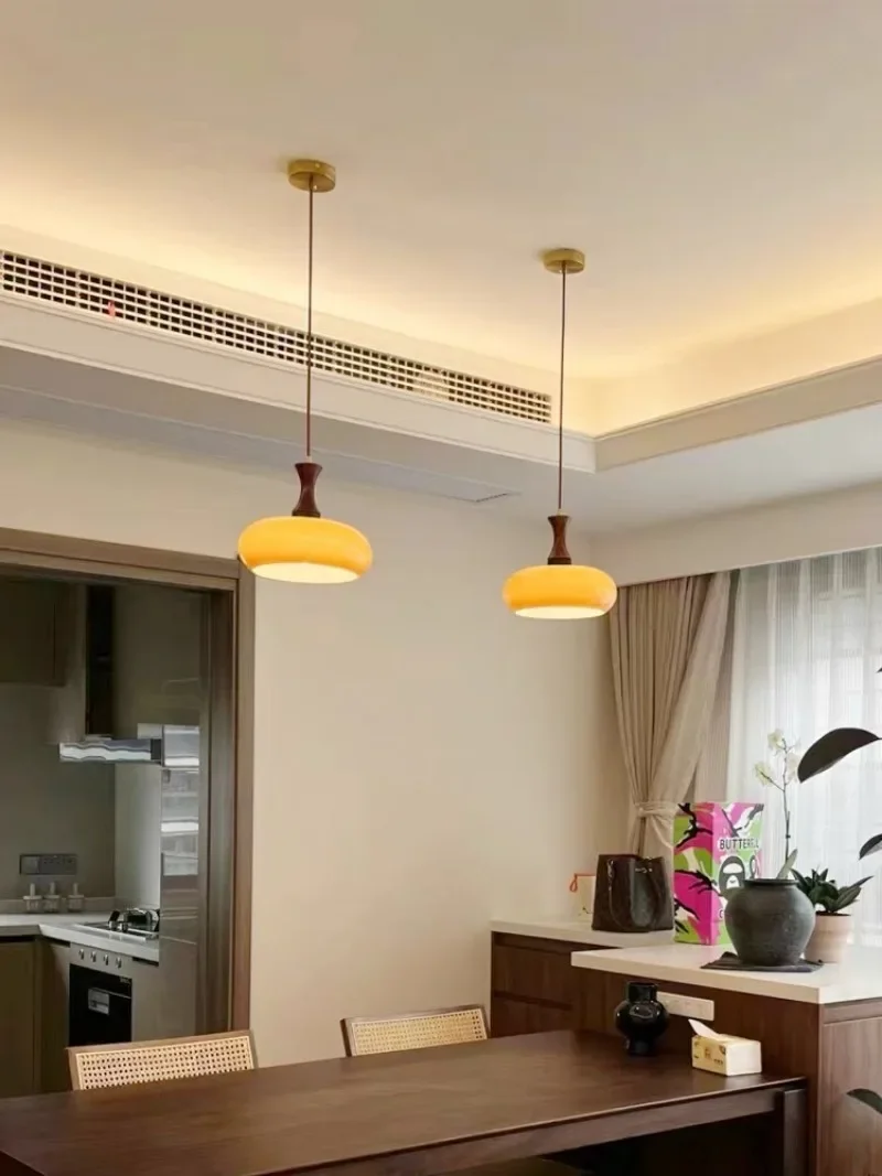 ร้านอาหารสไตล์วินเทจยุคกลาง, โคมไฟระย้ารูปผลพลับสำหรับบาร์, สไตล์เรโทรญี่ปุ่นแบบบาวเฮาส์, โคมไฟกระจกหน้าต่างระเบียง, โคมไฟทางเดิน