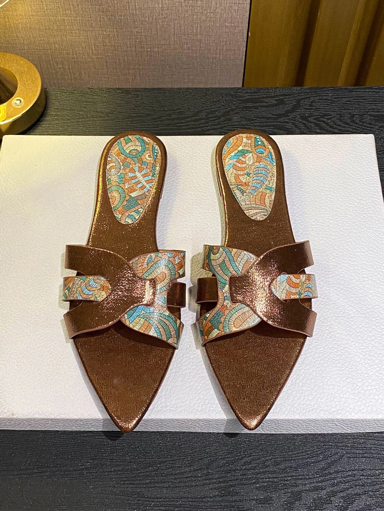 

Женские тапочки с острым носком на плоской подошве в богемном стиле из искусственной ткани, новые летние сандалии с открытым носком, женские сандалии на Ближнем Востоке и Юго-Восточной Азии