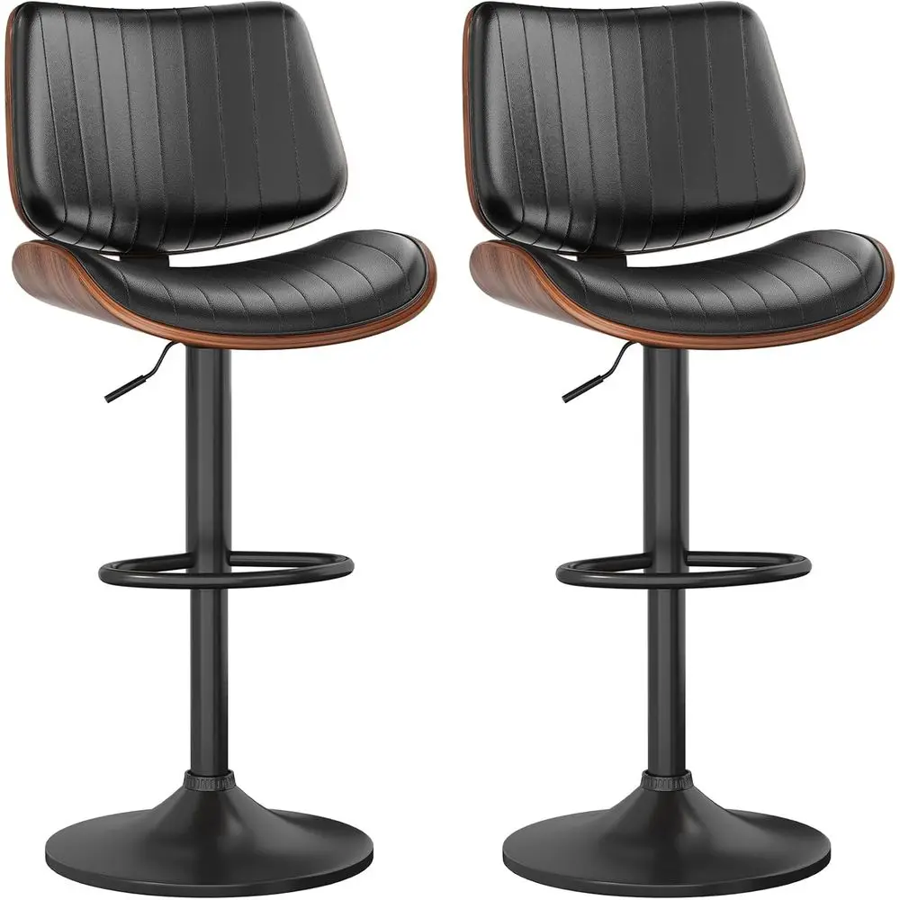 زوج من مقاعد البار الدوارة المصنوعة من الجلد الأسود مع ظهور من خشب Bentwood لجزيرة المطبخ أو العداد