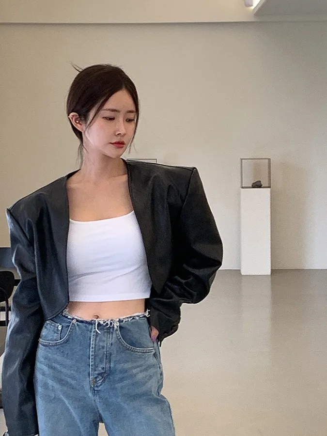 女性のレトロ PU レザージャケットショートスタイル春 2025 ファッションデザインセンセーションハイエンドの感触小型フレンドリーなコート