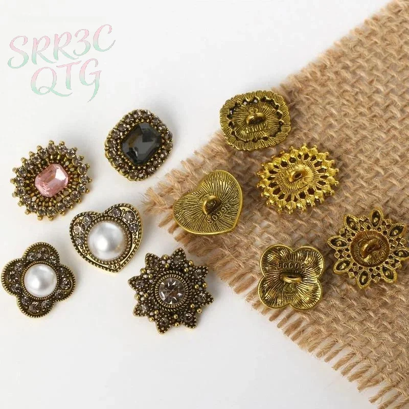 Hot Sale Vintage Metal Button Artistic Eye Heart Shaped Decorative Buttons For Clothing Bags DIY Craft Accessories