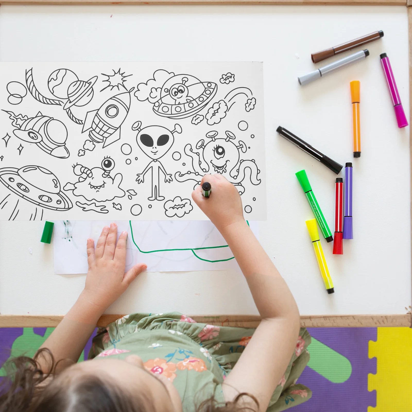 Poster da colorare gigante Rotolo di carta da disegno a tema spaziale per bambini Supporto adesivo da parete Attività d'arte educativa per bambini