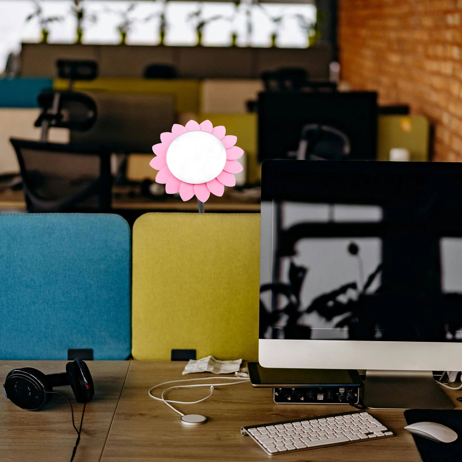 Specchio per trucco da tavolo con riflessione HD ad angolo regolabile per spazio di lavoro in ufficio Uso personale Specchio cosmetico portatile con clip