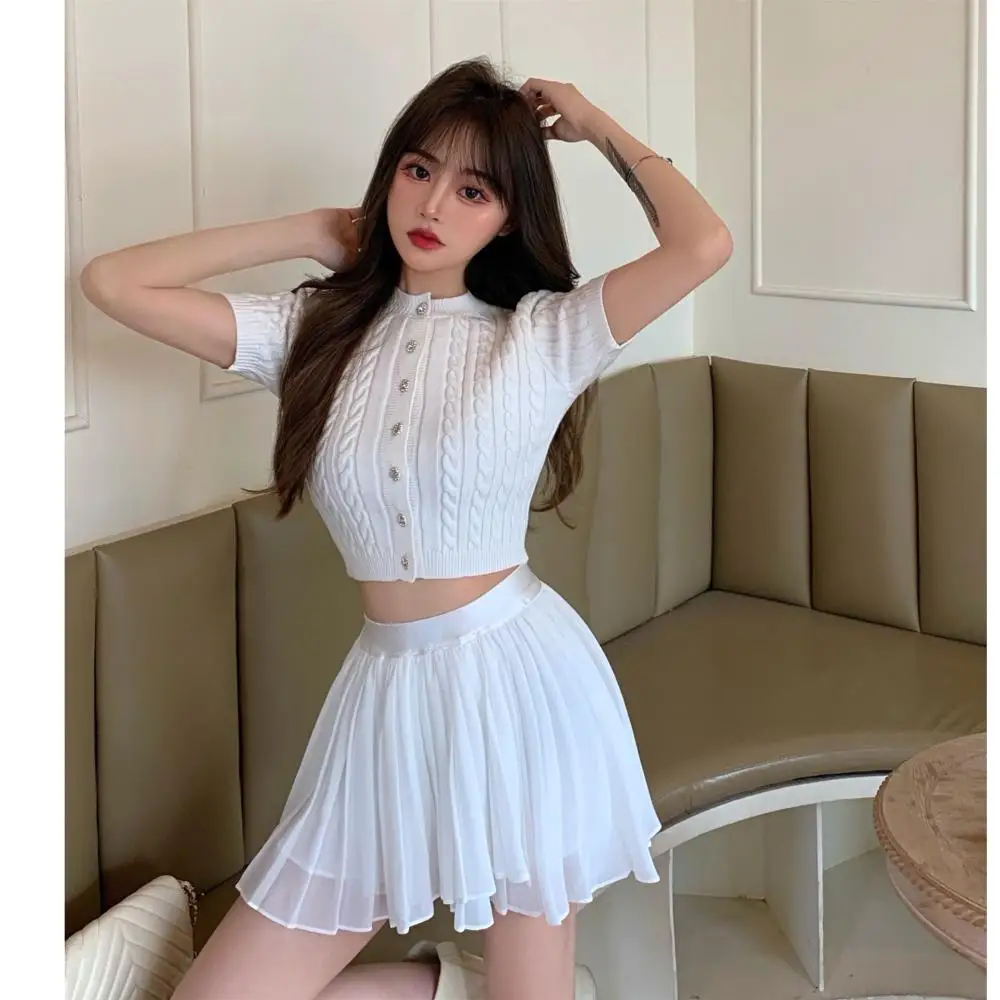 Make firm offers fashion knitting dew navel shirt with short sleeves women take a pleated high-waisted short skirts tide