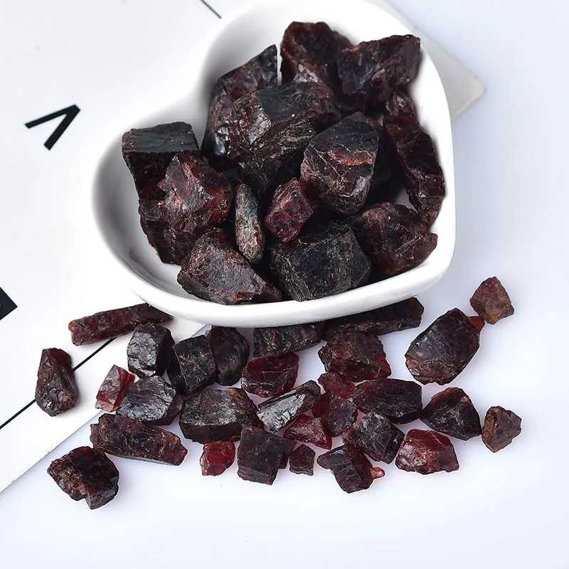 20g Natural Original Stone Red Garnet Quartz Crystal Rock Gravel Healing Tumbled Chips Crushed Stone  Gemstone Mineral Specimen