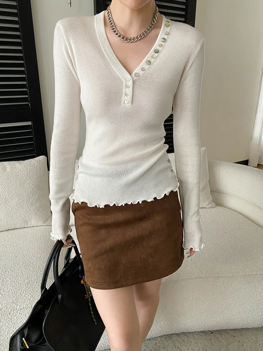 

Spring women's casual mushroom edge buckle V-neck slim fit and slimming knit base shirt