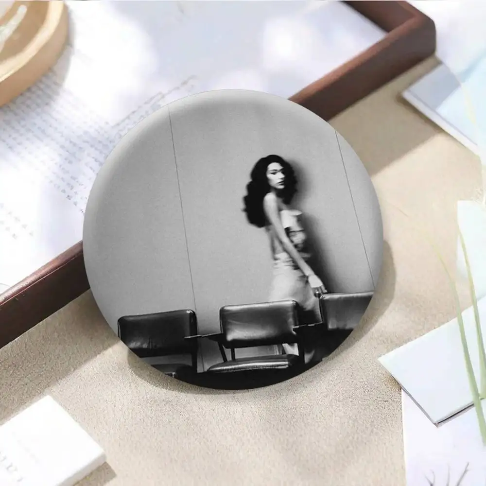 O-livia dean T-the art of loving Badges Creative Tinplate Button PinsBrooch Badge Clothes Backpack