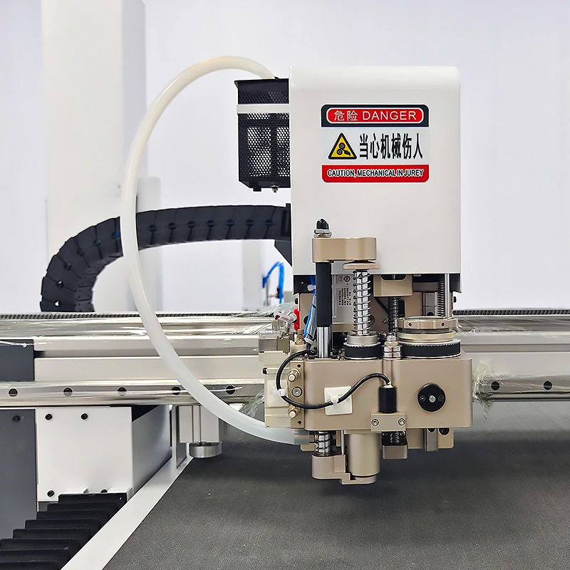 XK1615 Taglierina per pelle |   Tagliatrice automatica di modelli di scarpe per scarpe da ginnastica/stivali |   Sistema di precisione + riduzione del rumore da ±0,1 mm