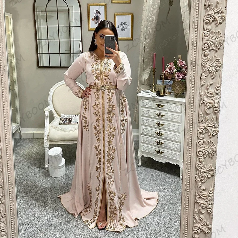 Customized 2024 Long Sleeves Moroccan Caftan Formal Evening Dresses With Embroidery Arabic Dubai Shiny Beaded Party Prom Gowns