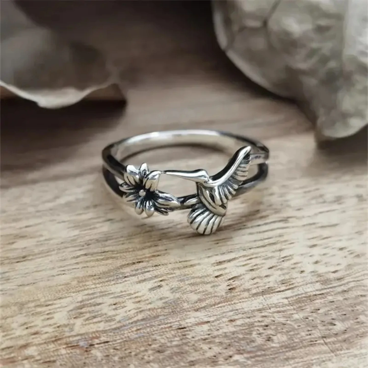 Stunning Retro Silver Hummingbird Flower Ring for Women - Perfect for Parties, Engagements, and Everyday Wear!