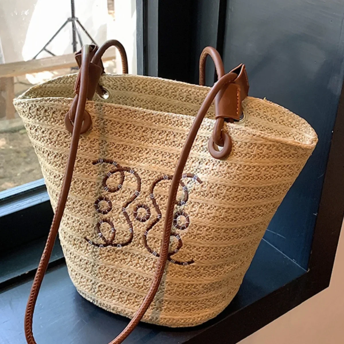 New Woven Straw Bag  Women\'s 2024 Summer Rattan Vacation Shoulder Bag Summer Seaside Beach French Straw Shoulder Bag