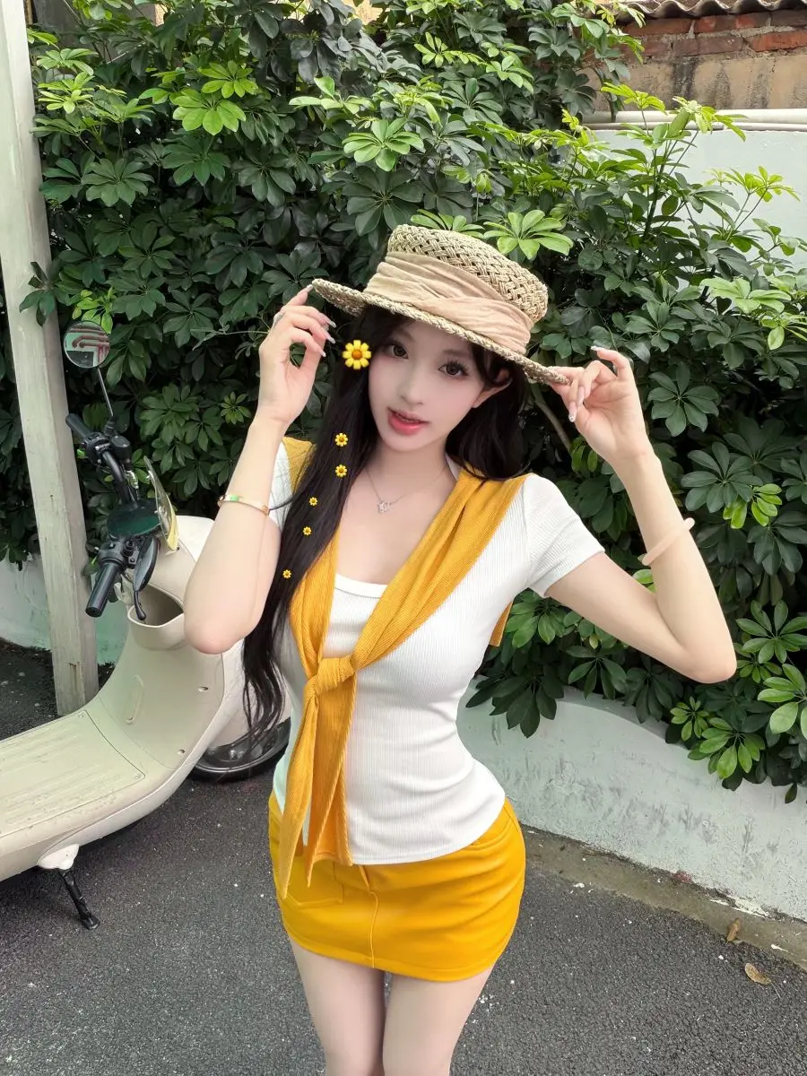 

Elegant Shoulder T-Shirt And Short Skirt Two-Piece Set for Women Summer Slimming High Waist Fashion Ensemble with Shawl