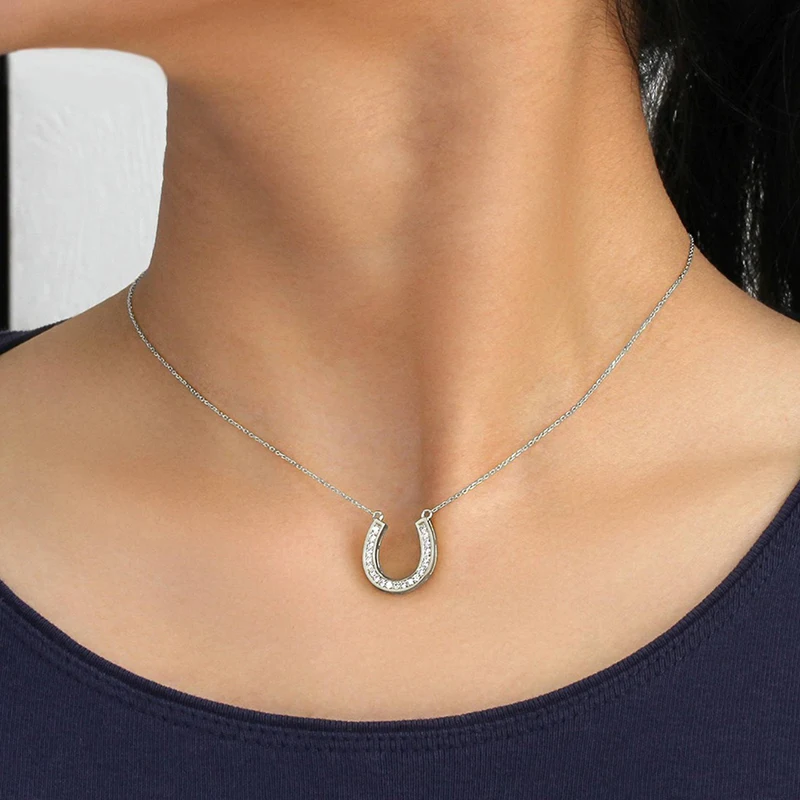 Huitan U Shaped Pendant Necklace for Women Exquisite Wedding Necklace with Shiny Cubic Zirconia Fashionable Choker Chain Jewelry
