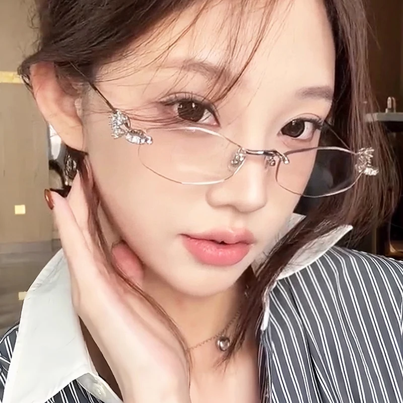 Gafas sin marco a la moda para mujer, montura de gafas de moda con tachuelas de diamantes personalizadas de cara pequeña, estilo puro deseo de alta gama