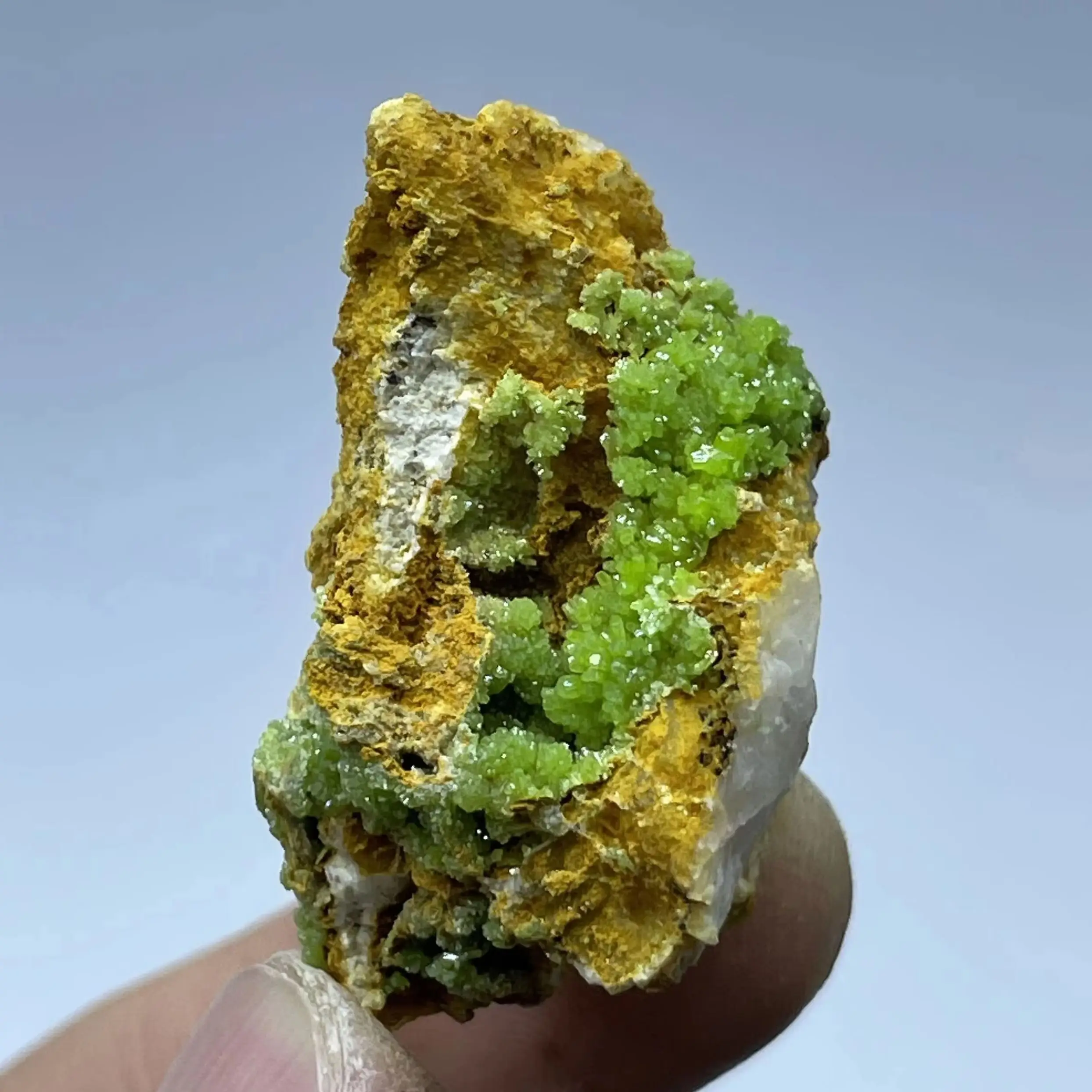 Natural GuangXi Pyromorphite Plumbogummite Mineral Specimen Quartz Rock Healing Stone Home Decor Gift