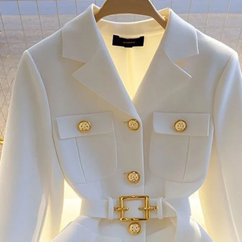 เสื้อสูททรงเข้ารูปสำหรับผู้หญิง แฟชั่นลำลอง ดีไซน์โดดเด่น รุ่นใหม่ ปี 2025