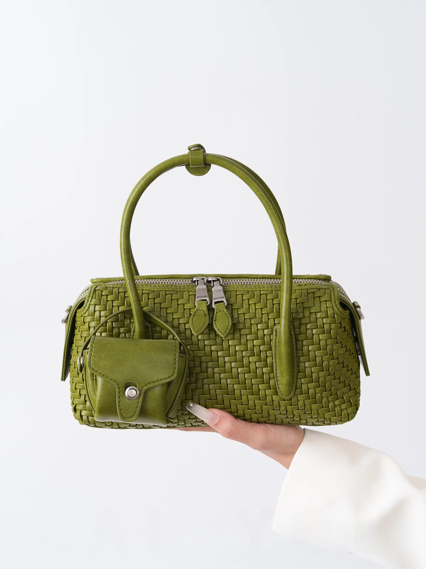 Bolsa de Ombro Transversal Feminina Selin Weiss Fashionable Bowling Bag com Forro de Poliéster e Algodão Macio, Fechamento co...