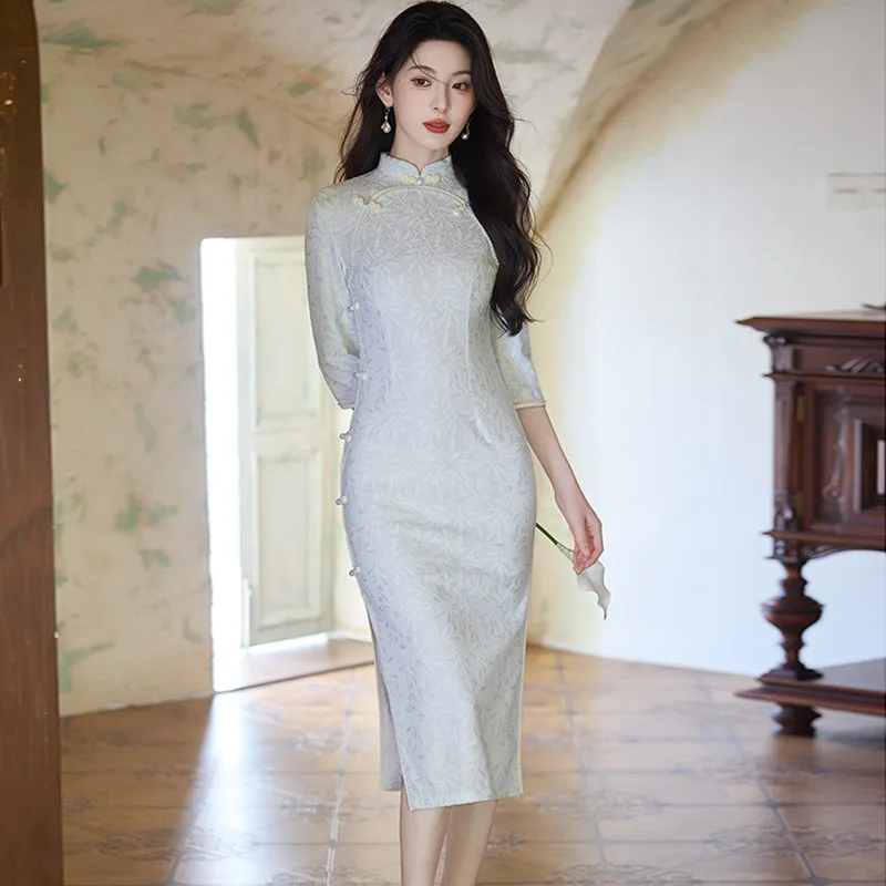 

Светло-голубое новое длинное платье Cheongsam в китайском стиле с длинными рукавами, новинка 2025, облегающее платье в стиле ретро для молодых женщин, весна-осень Qipao