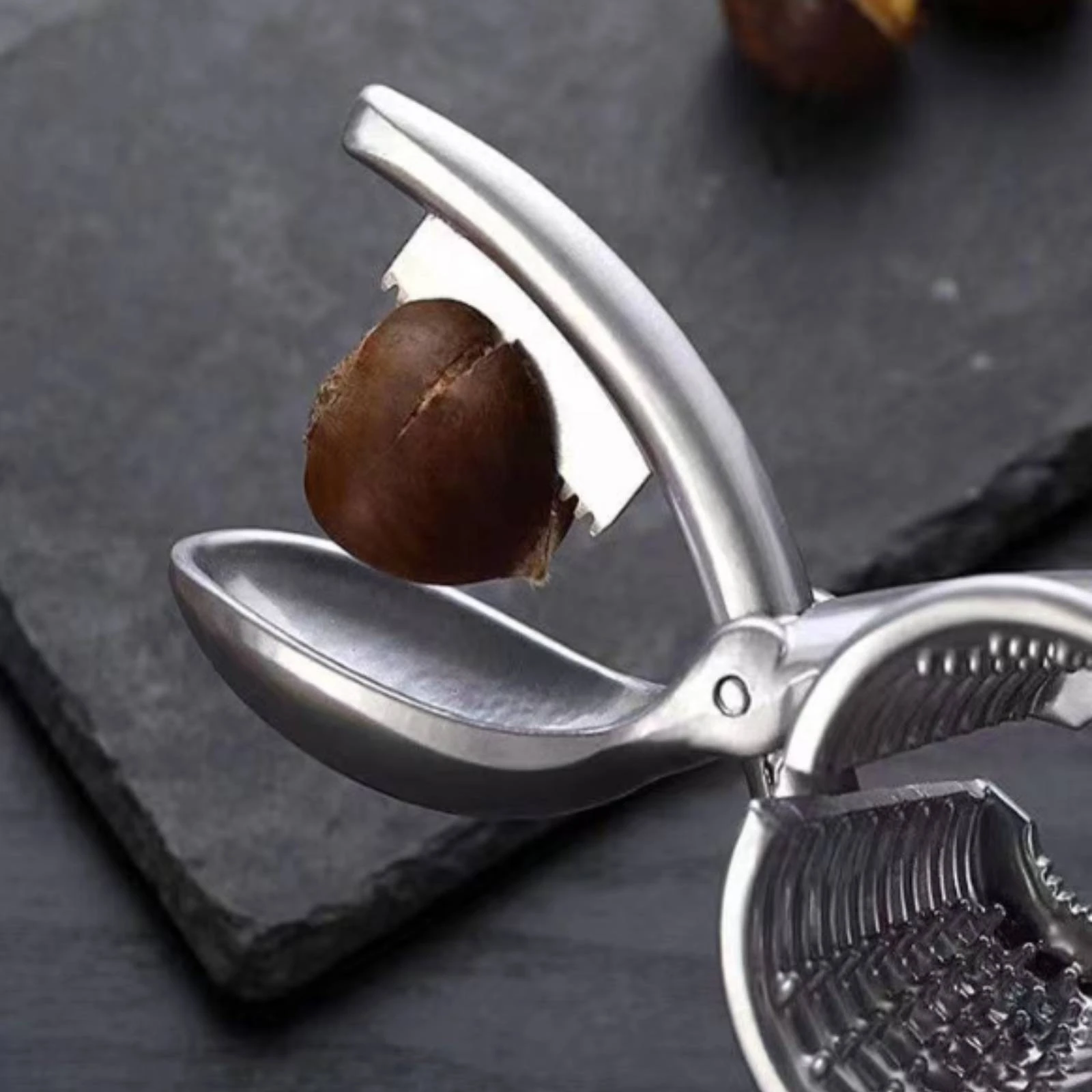 Picture 6: Manual Nutcracker Serrated Grip Walnut Sheller Clamp Nutcracker Multifunction Kitchen Tool Easy Cracking