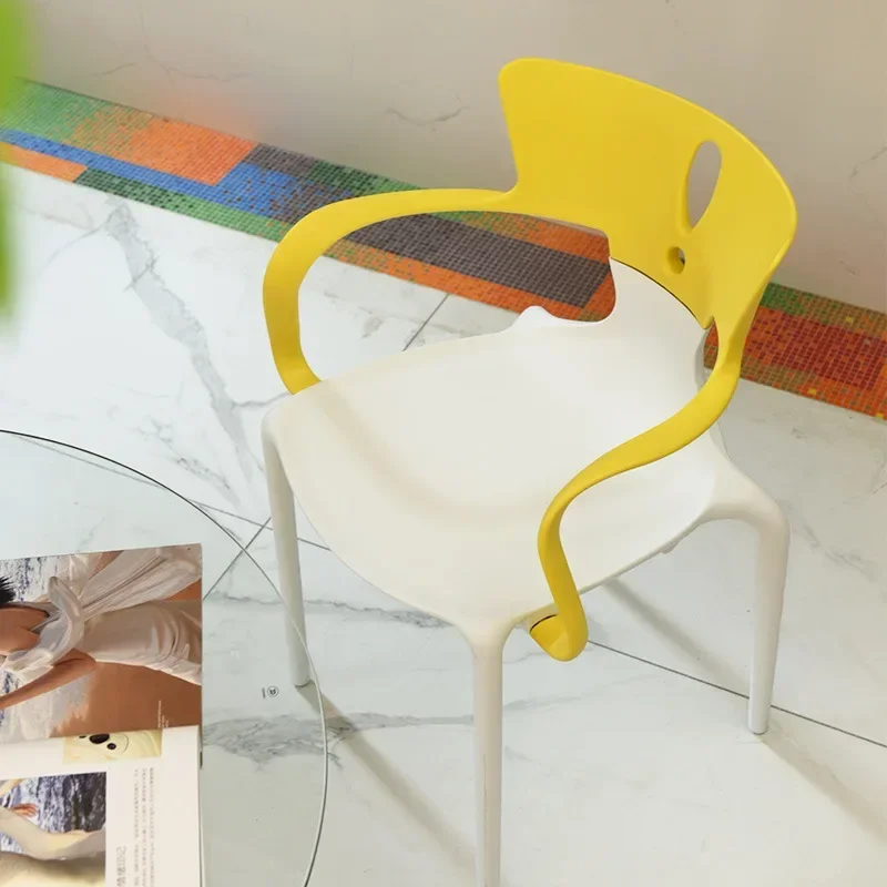 كرسي طعام بسيط وحديث اللون من البلاستيك الاسكندنافي الشفاف ذو اللون كرسي تفاوض خارجي إبداعي للترفيه