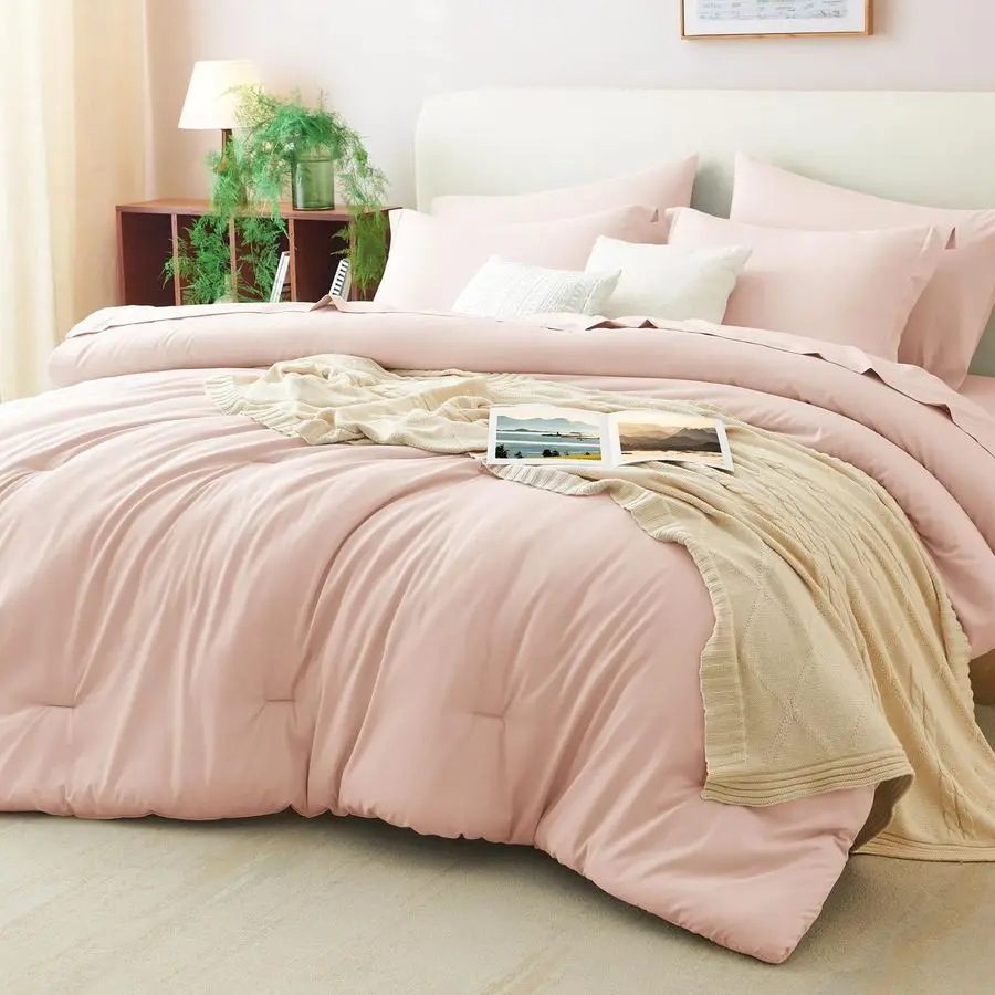 

Комплект постельного белья Queen Comforter Set Blush Pink, 7 предметов, включая простыни, с наполнителем из искусственного пуха.