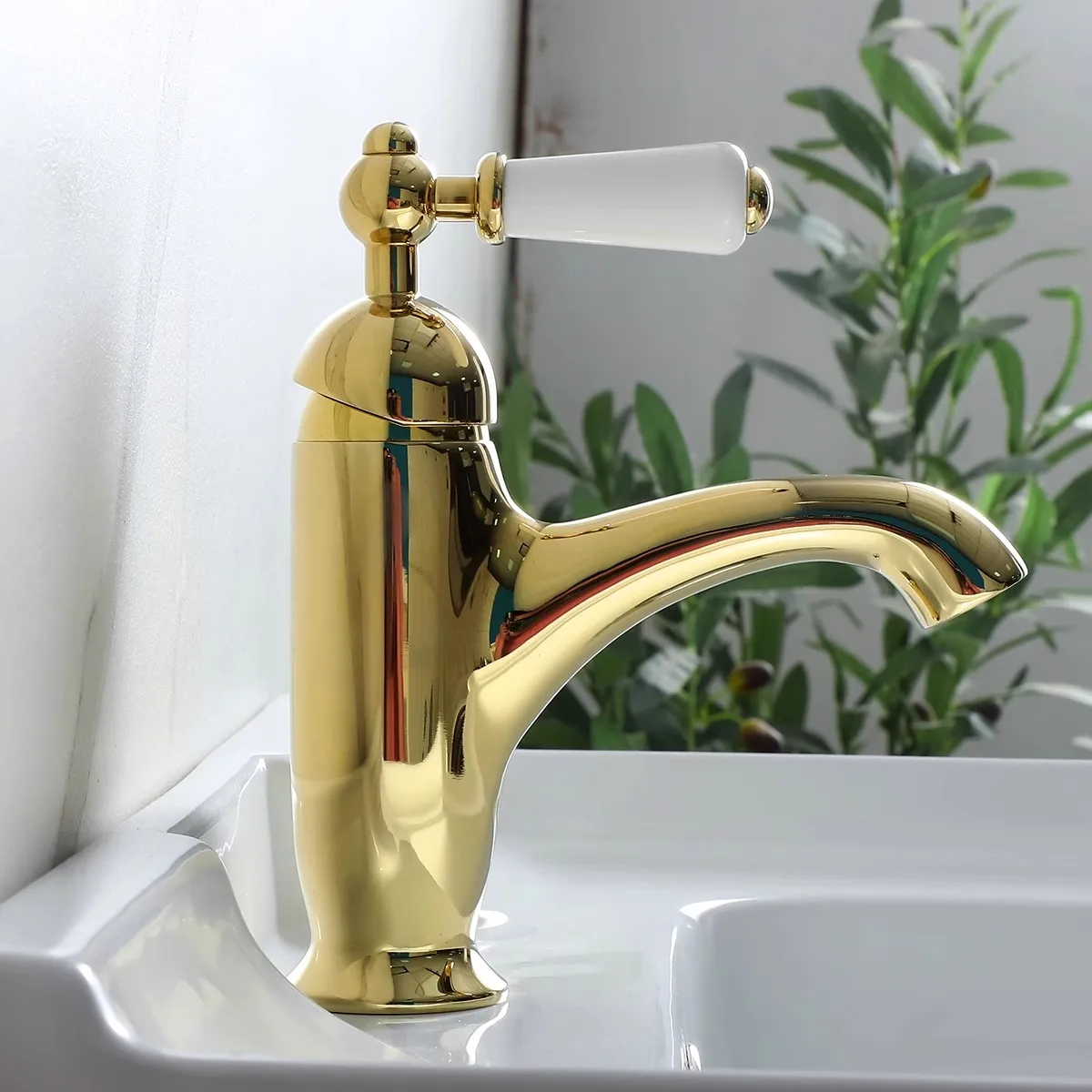 Basin Faucet Bathroom Single Lever Hot and Cold Copper Classical Ceramic Handle High Quality Sink Mixer