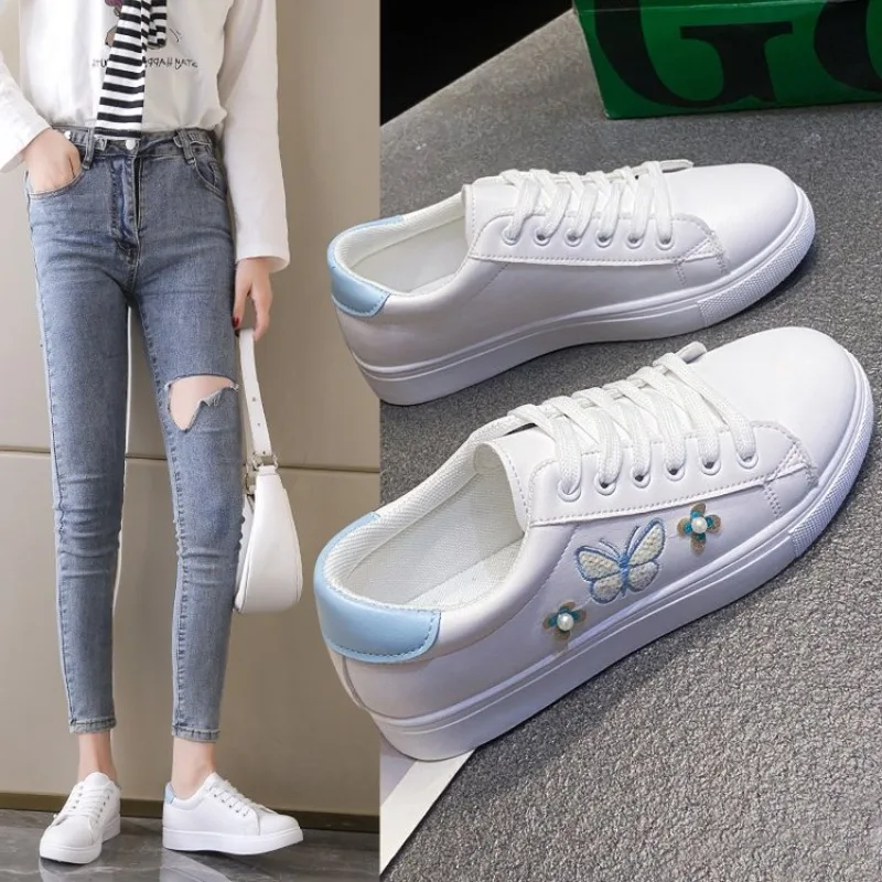 New 2024 Spring Women Leather Breathable Flat Sole Shoes with Leather Lace Up Sports Fashion Casual Little White Shoes Female