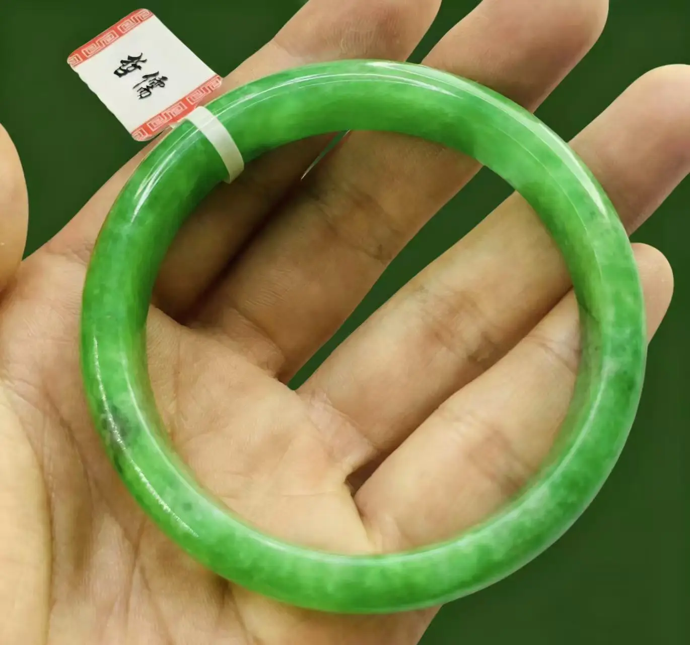 

One on one real shooting of a small light colored 56.2mm jade bracelet