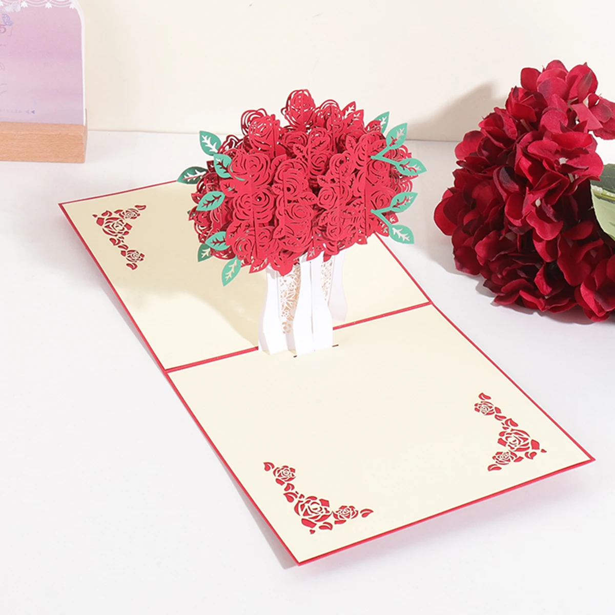 بطاقة منبثقة على شكل قلب وردي ثلاثي الأبعاد، هدية منحوتة ورقية مصنوعة يدويًا لعيد الحب، مغلف بطاقة اعتراف الذكرى السنوية