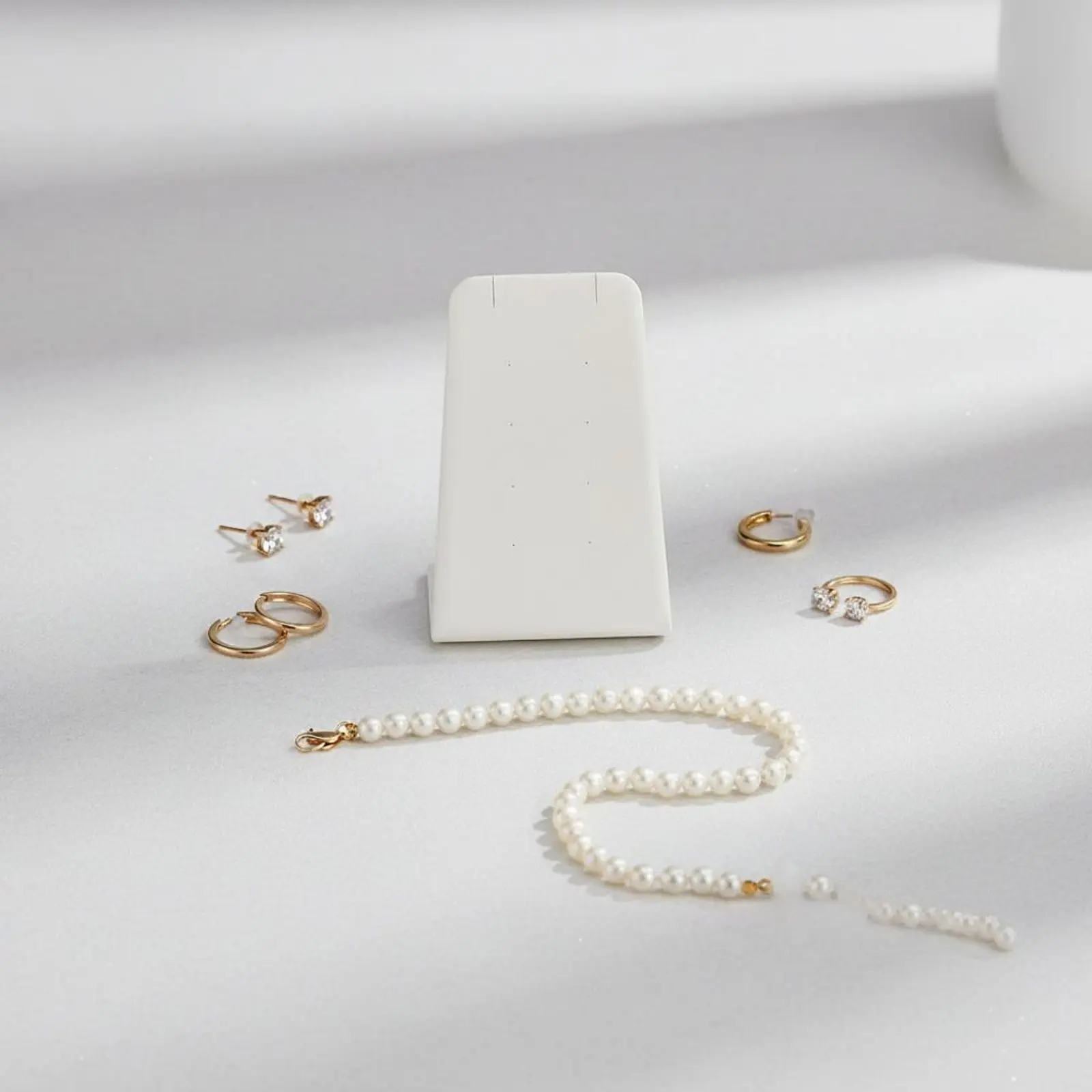 Earring Display Board Minimalist Design Necklace Display Easel PU Leather Jewelry Holder for Retail Shop, Craft Fair