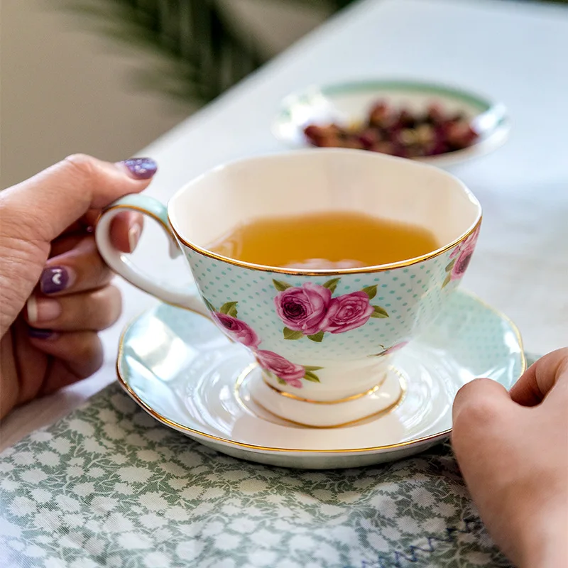 

Bone China Coffee Cup and Saucer Set English Afternoon Flower Tea Cup Ceramic Coffee Mug Porcelain Water Ware Drinking Utensils