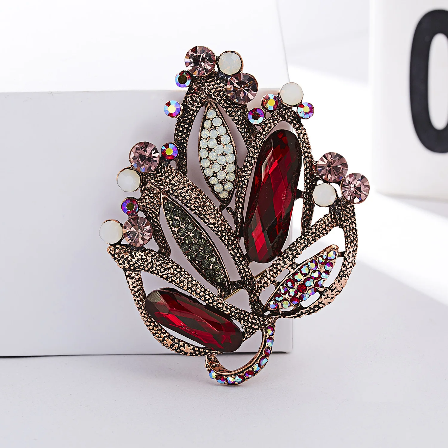 SKEDS Luxury Full Crystal Baroque Brooches Pins For Women Fashion Rhinestone Classic Big Badges Vintage Lady Party Banquet Pin