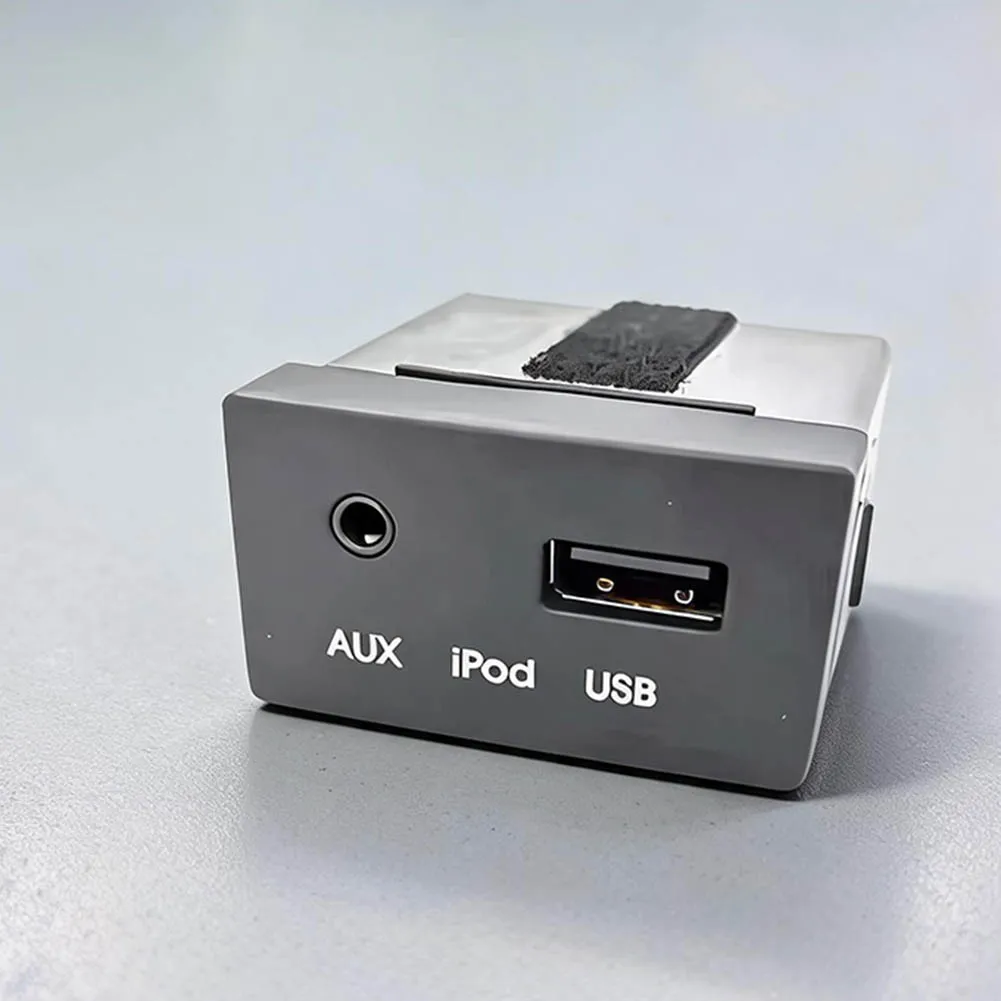 For HYUNDAI i30 2009-2012 AUX USB Reader Port Adapter Socket 961202R500 961202R000 for Front Placement Direct Replacement