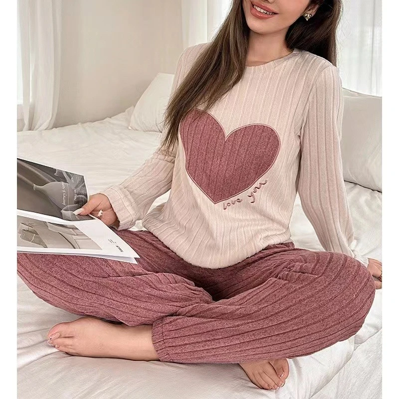 Conjunto de pijamas de nuevo estilo para mujer, camisa de manga corta con patrón de corazón, pantalones, ropa informal sencilla y encantadora para el hogar de dos piezas